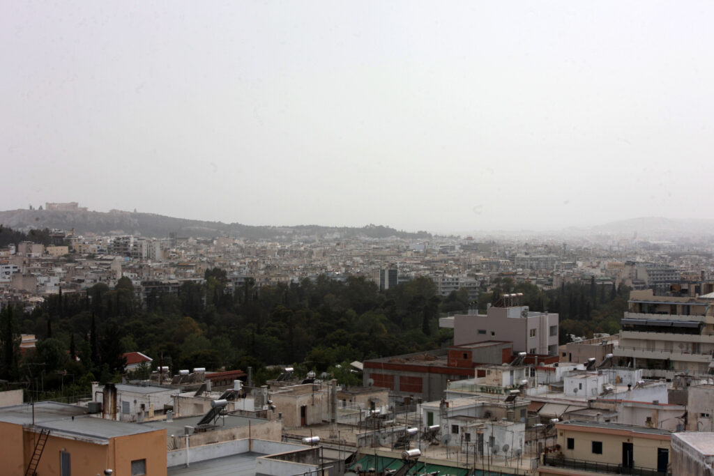 Ζέστη, πιθανότητα βροχών και σκόνη από την Αφρική - Έως τους 32 βαθμούς η θερμοκρασία - Media