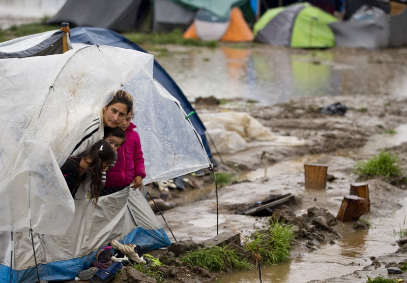 Αραβόφωνη εφημερίδα κυκλοφόρησε στην Ειδομένη (Photos) - Media