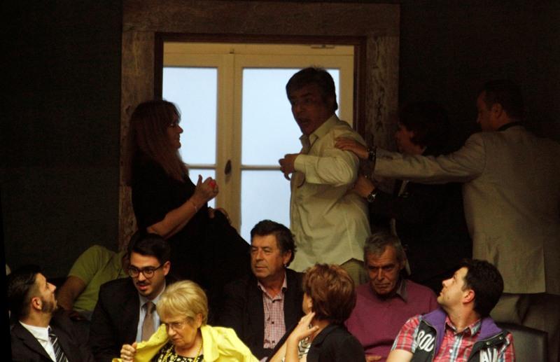 Στις λίστες της Ένωσης Κεντρώων ο άγνωστος που διέκοψε τον Τσίπρα στη Βουλή - Media