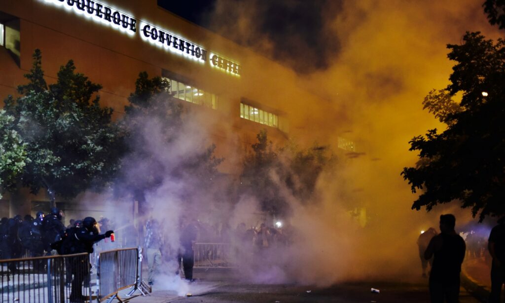 Σοβαρά επεισόδια σε προεκλογική συγκέντρωση του Τραμπ (Video) - Media