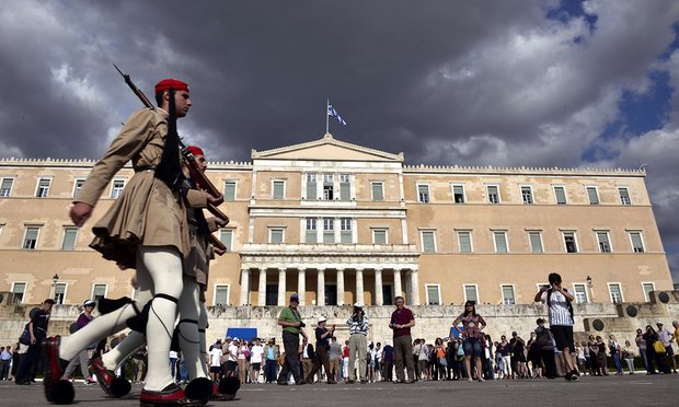 Guardian: Τα μνημόνια είναι καρκίνος στην κοινωνική ζωή - Εξοργισμένοι οι Έλληνες από το νέο σκληρό πακέτο λιτότητας - Media