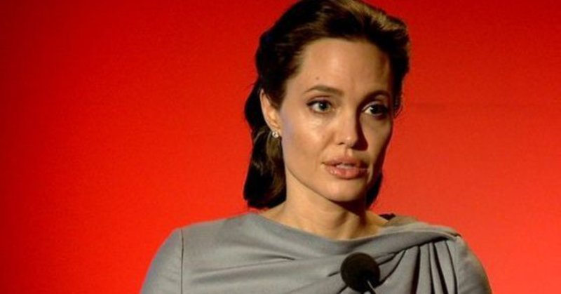 Η Αντζελίνα Τζολί κατά του Τραμπ - Media