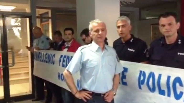 Αστυνομικοί έκαναν συμβολική κατάληψη στα γραφεία του ΣΥΡΙΖΑ (Video) - Media
