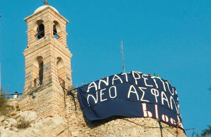 Πανό στο Λυκαβηττό ενάντια στην ψήφιση του Ασφαλιστικού (Photos) - Media