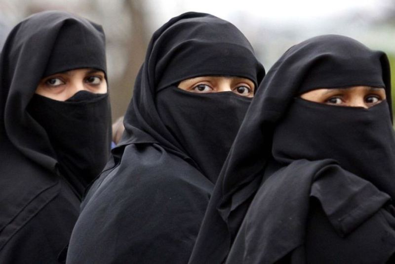 Μουσουλμάνοι στη Βρετανία απαγορεύουν στις γυναίκες να ταξιδεύουν μόνες τους - Media