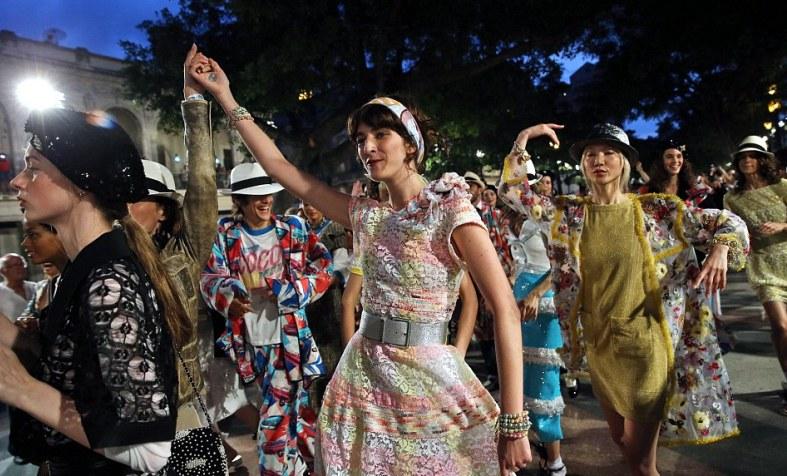 Η πρώτη επίδειξη υψηλής ραπτικής στην Κούβα  (Photos) - Media