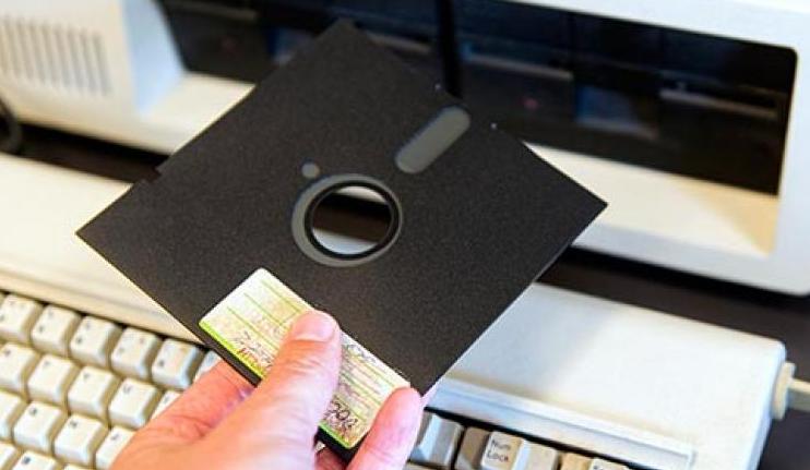 Το Πεντάγωνο ακόμα χρησιμοποιεί δισκέτες για το πυρηνικό πρόγραμμα - Media