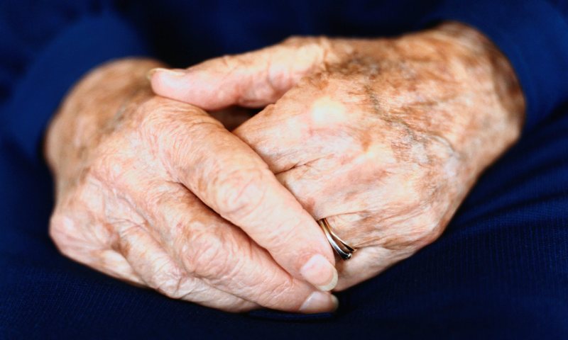 Σκότωσε τη γυναίκα του επειδή δε μπορούσε να πληρώσει τα φάρμακα της  - Media