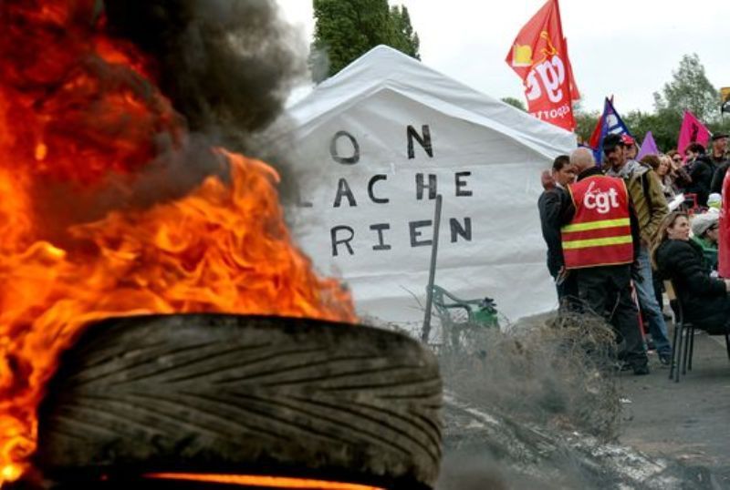 Κλιμάκωση των κινητοποιήσεων στη Γαλλία -Αστυνομική επιχείρηση κατά απεργών - Media