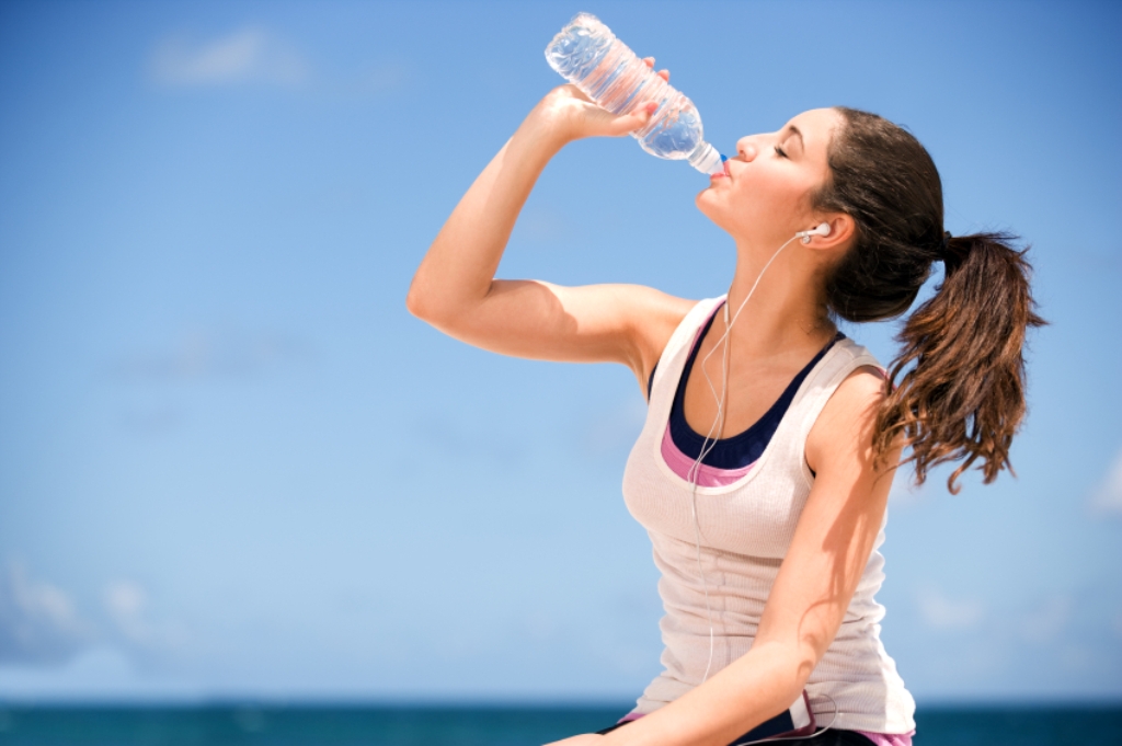 Νερό: Πόσο πρέπει να πίνετε – Μεταβολισμός και απώλεια βάρους - Media