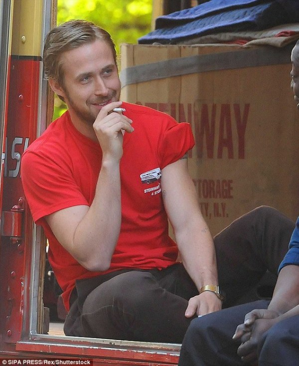 Τι προτείνει γνωστός ηθοποιός σε όσους θέλουν να κόψουν το κάπνισμα - Media