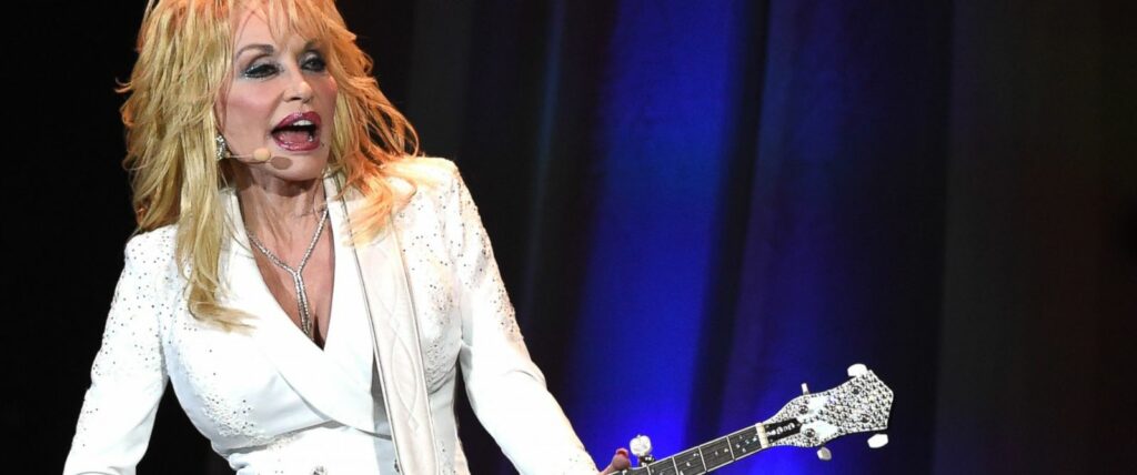 Η Ντόλι Πάρτον και ο σύζυγός της είναι περήφανοι για τον 50ετή γάμο τους (Photos) - Media