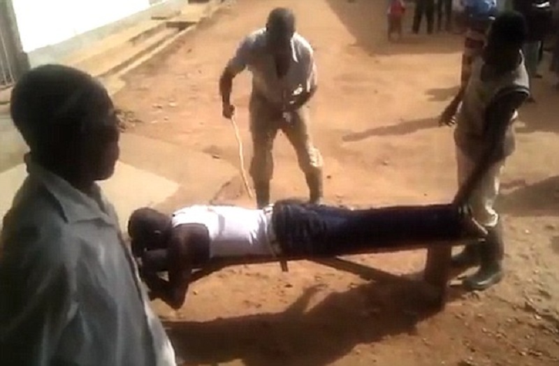 Απίστευτος βασανισμός άνδρα, που τον έπιασαν στα πράσα με παντρεμένη γυναίκα (Video)  - Media