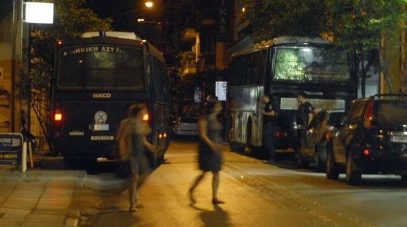 Επίθεση σε διμοιρία των ΜΑΤ στα Εξάρχεια  - Media