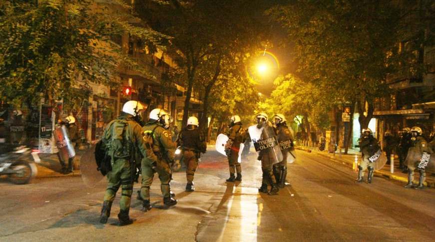 Επιστολή σε Παυλόπουλο-Τσίπρα από τη μητέρα του 19χρονου που προφυλακίστηκε για… μια μπύρα στα Εξάρχεια  - Media