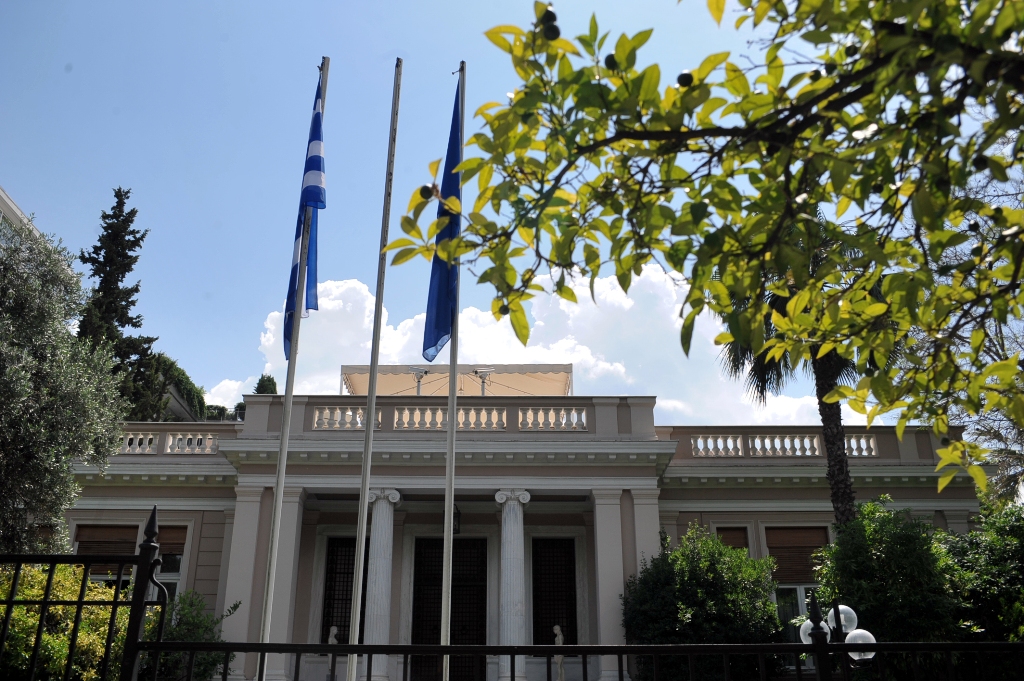 Αντιδράσεις κυβερνητικών βουλευτών για τις offshore - Media