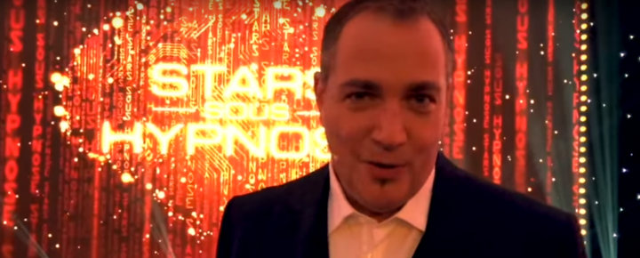 Υπνωτίστηκε από… υπνωτιστή στην τηλεόραση - Η γυναίκα του κάλεσε την Πυροσβεστική - Media