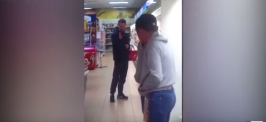Μεθυσμένος καβγαδίζει με την… αντανάκλασή του σε σούπερ μάρκετ! (Video) - Media