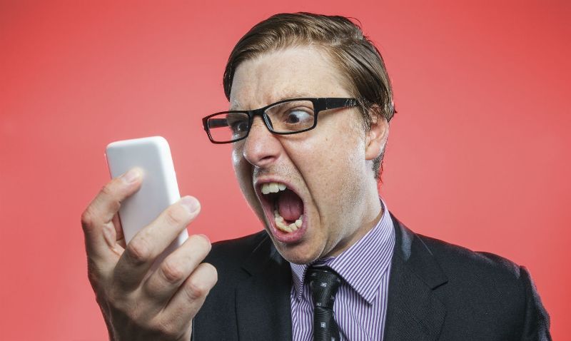 Πέντε λάθη με το κινητό που βάζουν σε κίνδυνο την υγεία μας - Media