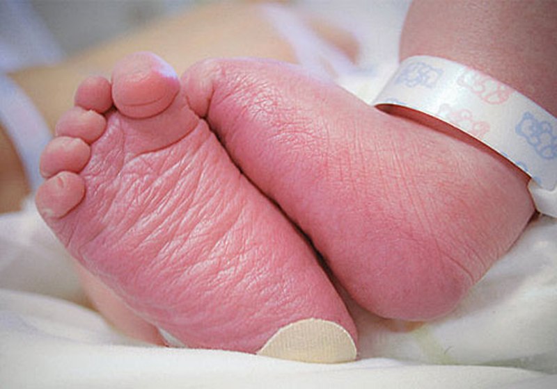 Πάτρα: Μωρό παραλίγο να πνιγεί όταν κατάπιε το φυλαχτό του - Media