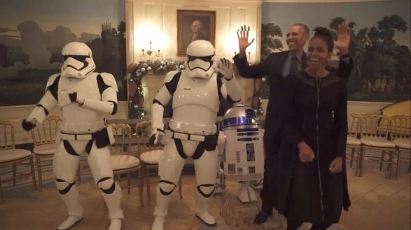 Οι Ομπάμα χορεύουν με τους στρατιώτες του Star Wars (Video) - Media