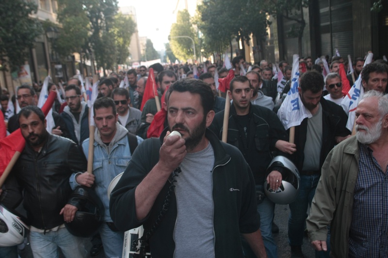 Μεγάλο το συλλαλητήριο ενάντια στο ασφαλιστικό στο Σύνταγμα-Επεισόδια μεταξύ κουκουλοφόρων και ΜΑΤ (Photos-Video) - Media