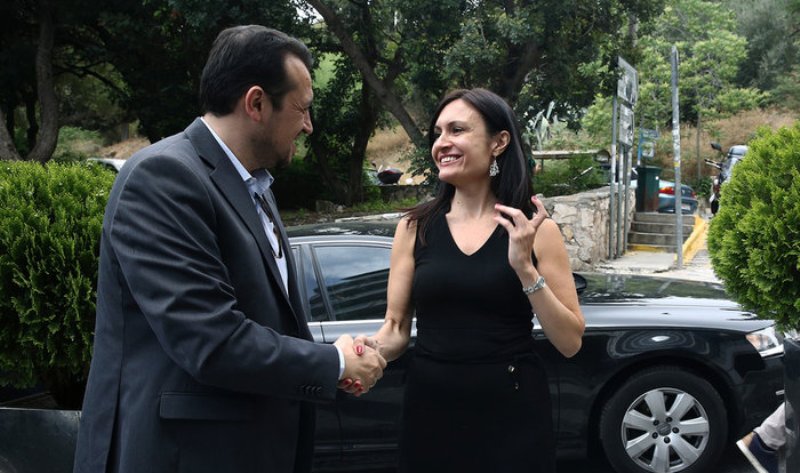 Η πανέμορφη πρέσβειρα της Αργεντινής που εντυπωσίασε τον Νίκο Παππά (Photos) - Media