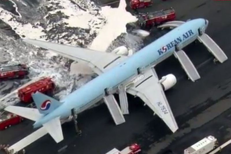 Ιαπωνία: Εκκένωση αεροσκάφους - Έβγαζε καπνό ο κινητήρας (Photos) - Media