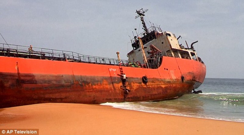 Αυτό είναι το εσωτερικό του πλοίου-«φαντάσματος» που ξεβράστηκε στις ακτές της Λιβερίας (Photos-Video) - Media