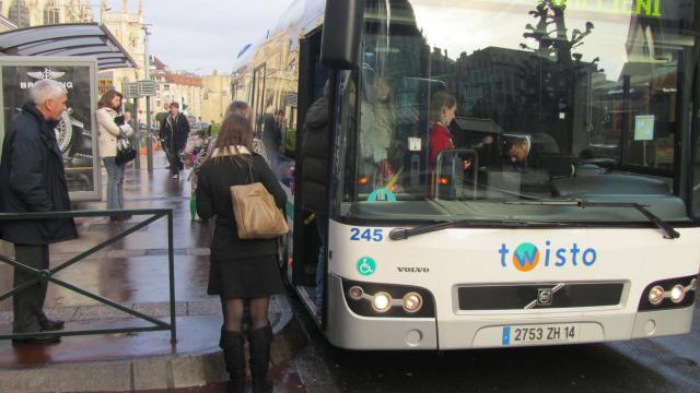 Γαλλία: Ζητούν από οδηγούς λεωφορείων να κατασκοπεύουν πρόσφυγες - Media