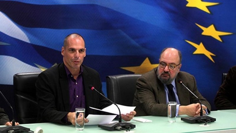 Βαρουφάκης-Θεοχαράκης επιστρέφουν τα βέλη στον Στουρνάρα: "Επινόημα" το κόστος των διαπραγματεύσεων στα 86 δισ.  - Media
