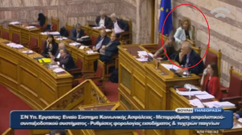 Βουλευτίνα πήρε φόρα και αντί να ανέβει στη βήμα να μιλήσει, συνέχισε μέχρι το… Προεδρείο (Video) - Media