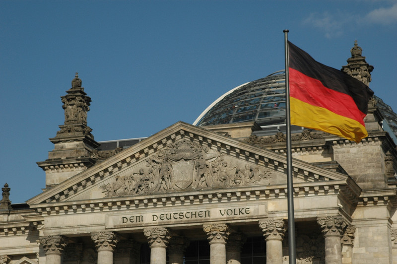 Ανυποχώρητος -παρά το «χαστούκι» της Bundestag- ο Σόιμπλε: Εάν φύγει το ΔΝΤ, σταματά το ελληνικό πρόγραμμα  - Media