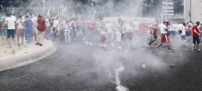 Επεισόδια πριν από το Πολωνία - Πορτογαλία - Αγριότητες από 150 σκληροπυρηνικούς Πολωνούς - Media