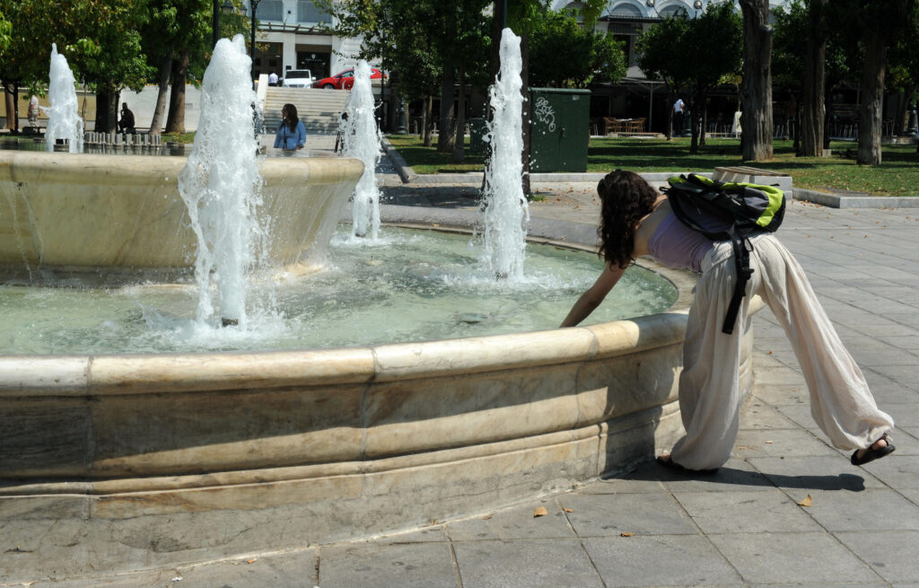 Αίθριος καιρός: Στους 35 βαθμούς η θερμοκρασία με δυνατούς ανέμους  - Media