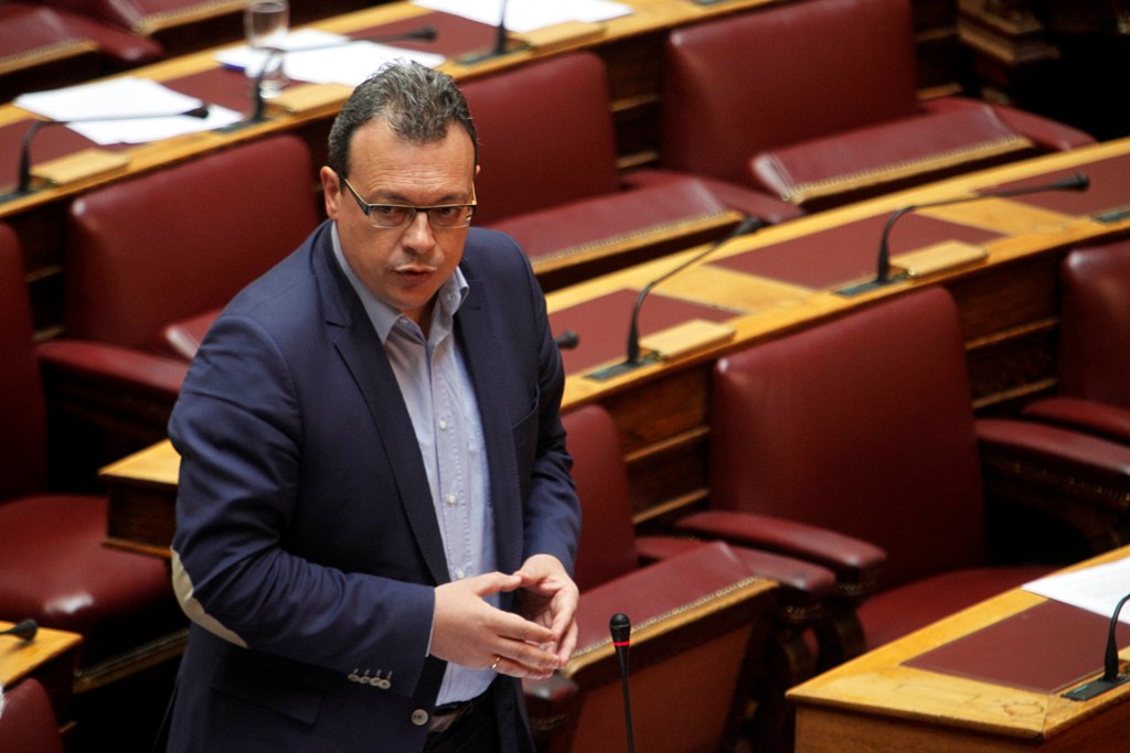 «Καρφιά» Φάμελλου κατά ΝΔ: Η πολιτική δεν ασκείται στα τηλεοπτικά παράθυρα - Media