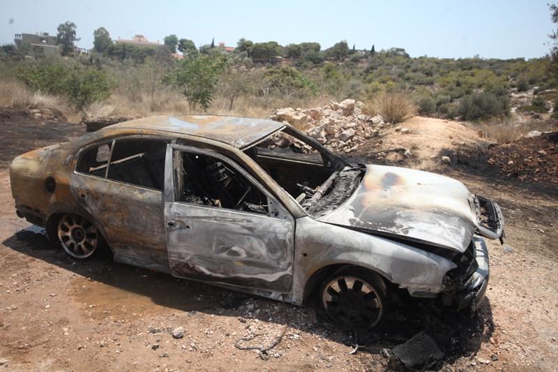 Βάρκιζα: Βρέθηκε απανθρακωμένος άνδρας μέσα στο αυτοκίνητό του (Photos) - Media