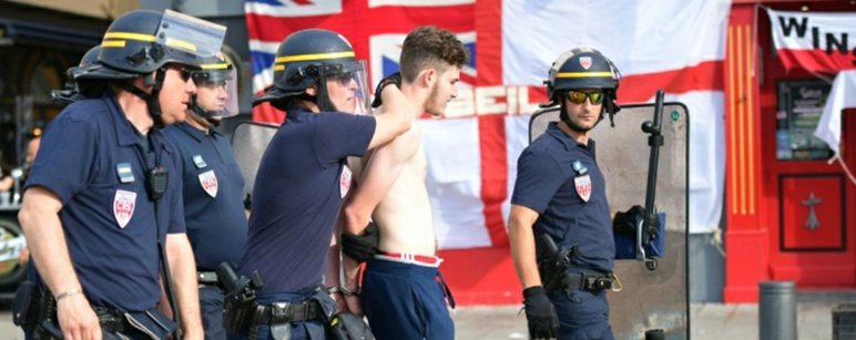 Μπάχαλο με τα επεισόδια στο Euro - Για «επιλεκτικές» συλλήψεις κατηγορούνται οι Γάλλοι - Media