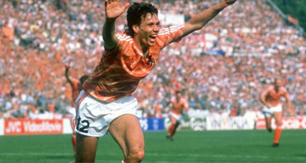 Οι κορυφαίες στιγμές στην ιστορία των EURO - Από τον Φαν Μπάστεν στο «θαύμα» της Πορτογαλίας (Videos) - Media