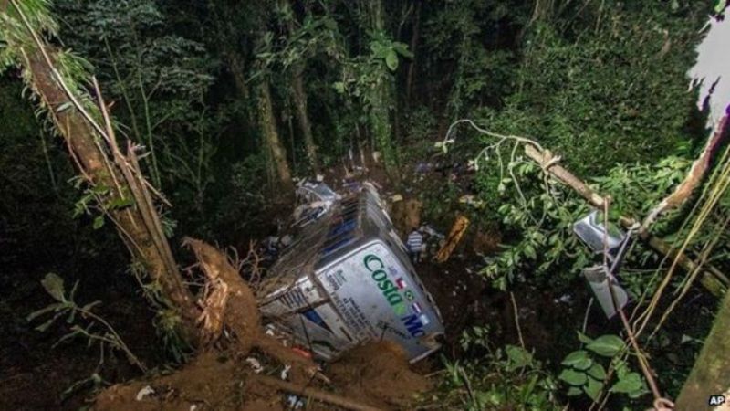 Τραγωδία στη Βραζιλία - 15 νεκροί και 31 από ανατροπή λεωφορείου - Media