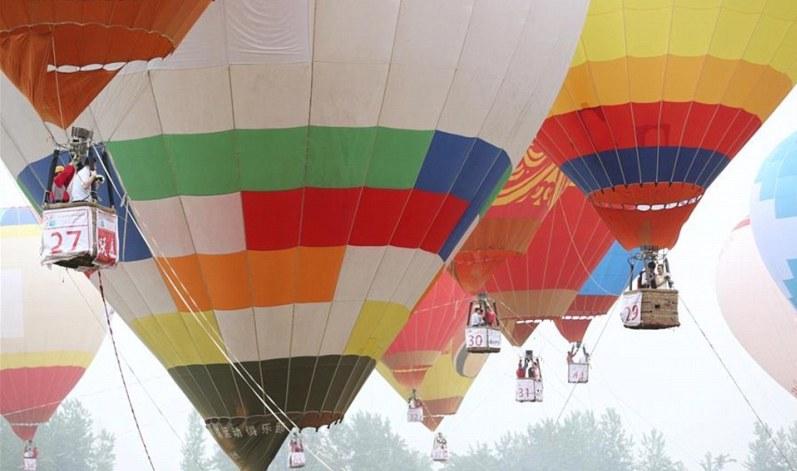 Τώρα παντρεύονται και μέσα σε…αερόστατο (Photos) - Media