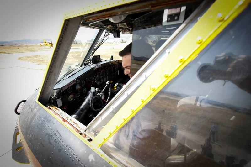Ο Τσίπρας στο πιλοτήριο καναντέρ (Photos) - Media