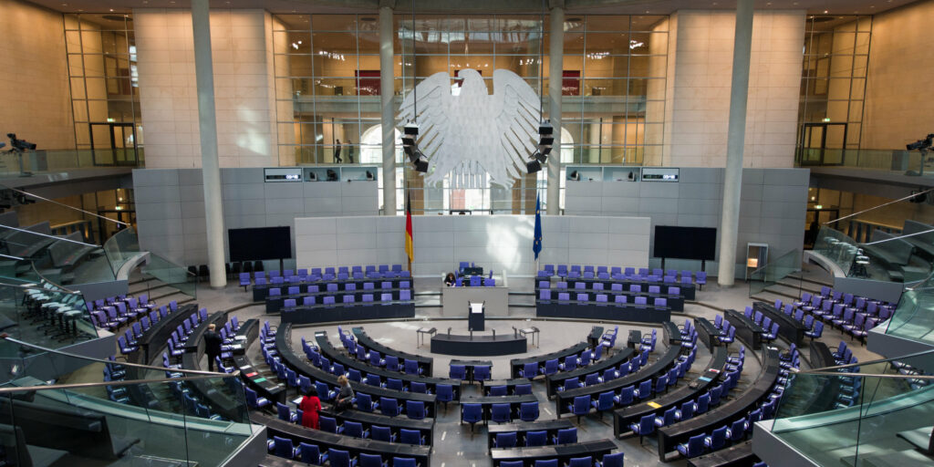 Εύσημα στην Ελλάδα από την Bundestag: Δικαιούται ελάφρυνση του χρέους - Media