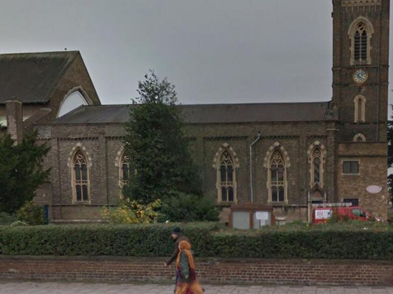 Μέθυσος παπάς κλώτσησε αστυνομικό στο πρόσωπο - Φώναζε: Είμαι του Βατικανού - Media