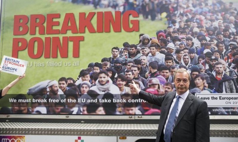 Οργή με την αφίσα Φάρατζ στη Βρετανία: Τον κατηγορούν πως υιοθετεί την προπαγάνδα των Ναζί (Photos) - Media