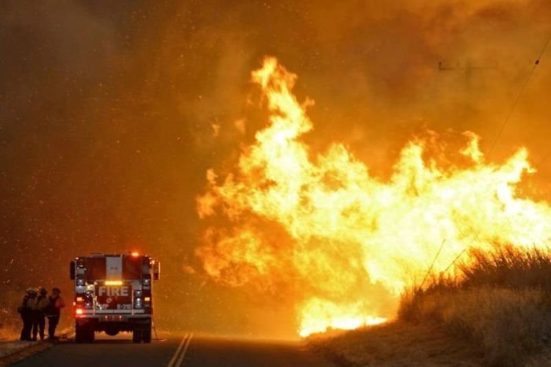 Καλιφόρνια: Κόλαση φωτιάς ξεσπίτωσε εκατοντάδες ανθρώπους (Video)  - Media