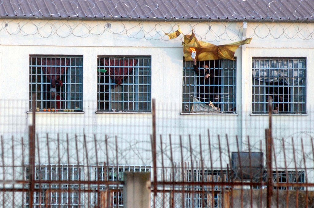 Κρατούμενοι μίλησαν με τον γγ του Υπουργείου Δικαιοσύνης μέσω skype - Media