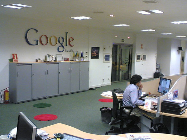 Έφοδος των Ισπανών «Ράμπο» της εφορίας στα γραφεία της Google - Media
