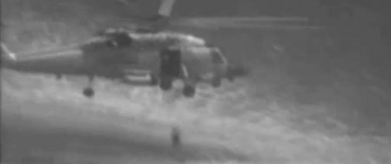 Συγκλονιστικές εικόνες διάσωσης ναυαγού - Για είκοσι ώρες πάλευε με τα κύματα (Video) - Media