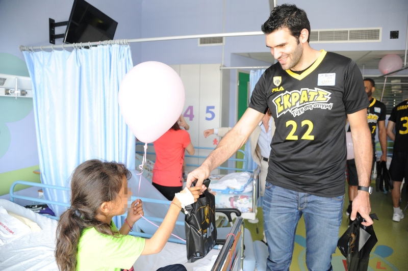 Η ομάδα μπάσκετ της ΑΕΚ στο νοσοκομείο παίδων "Η Αγία Σοφία" - Media